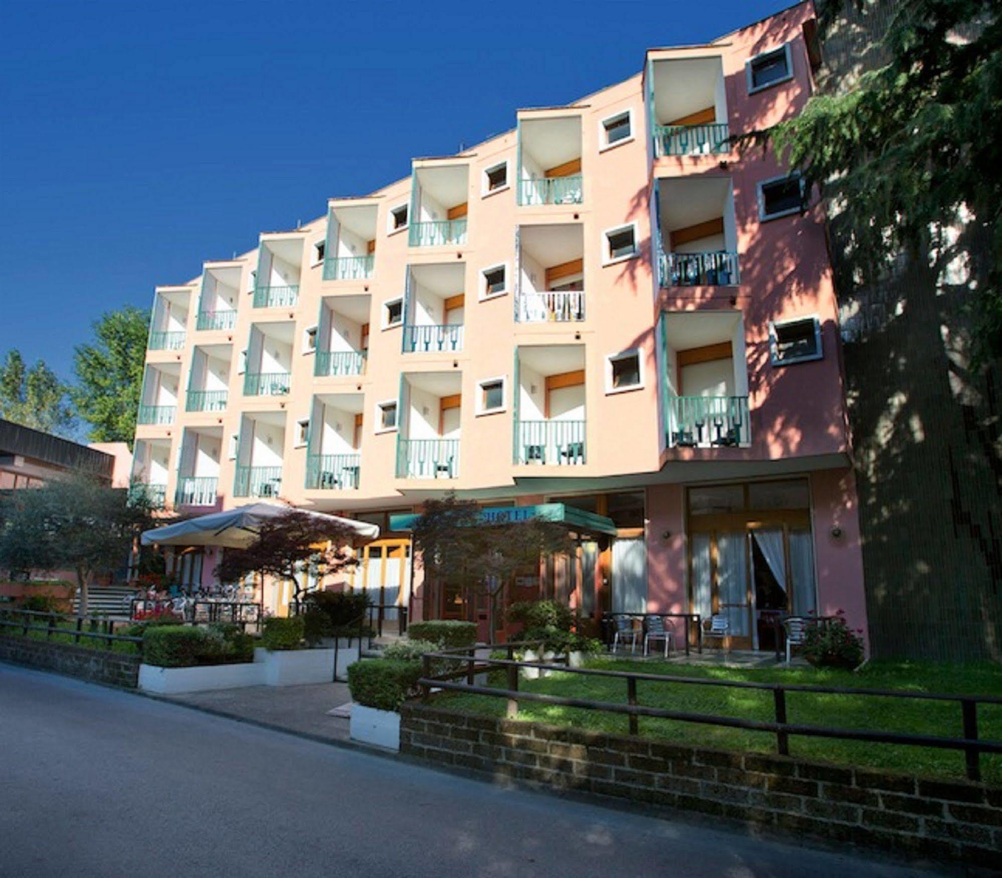 Hotel Plaza Grado Buitenkant foto